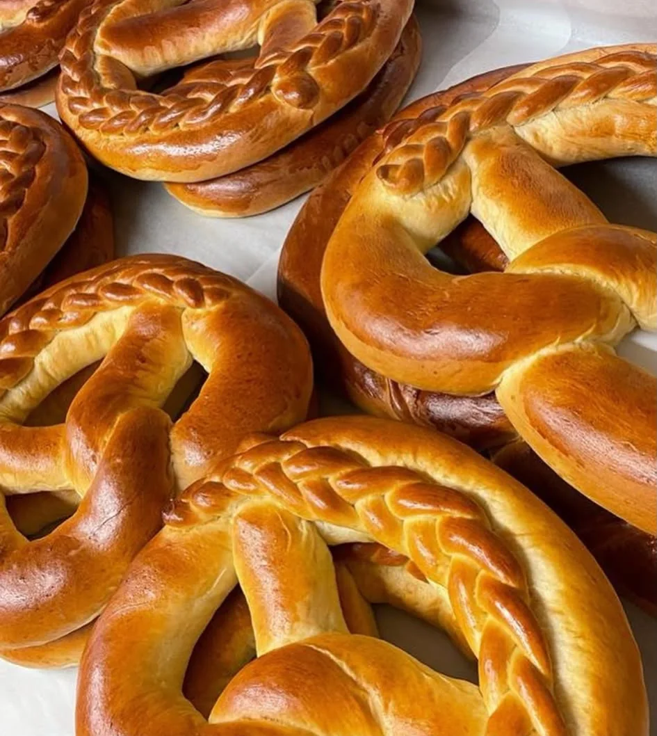 Goldbraunes Laugengebäck aus der Bäckerei Benz